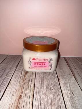 Tree Hut Peppermint Pearl Shea Sugar Scrub 18 oz